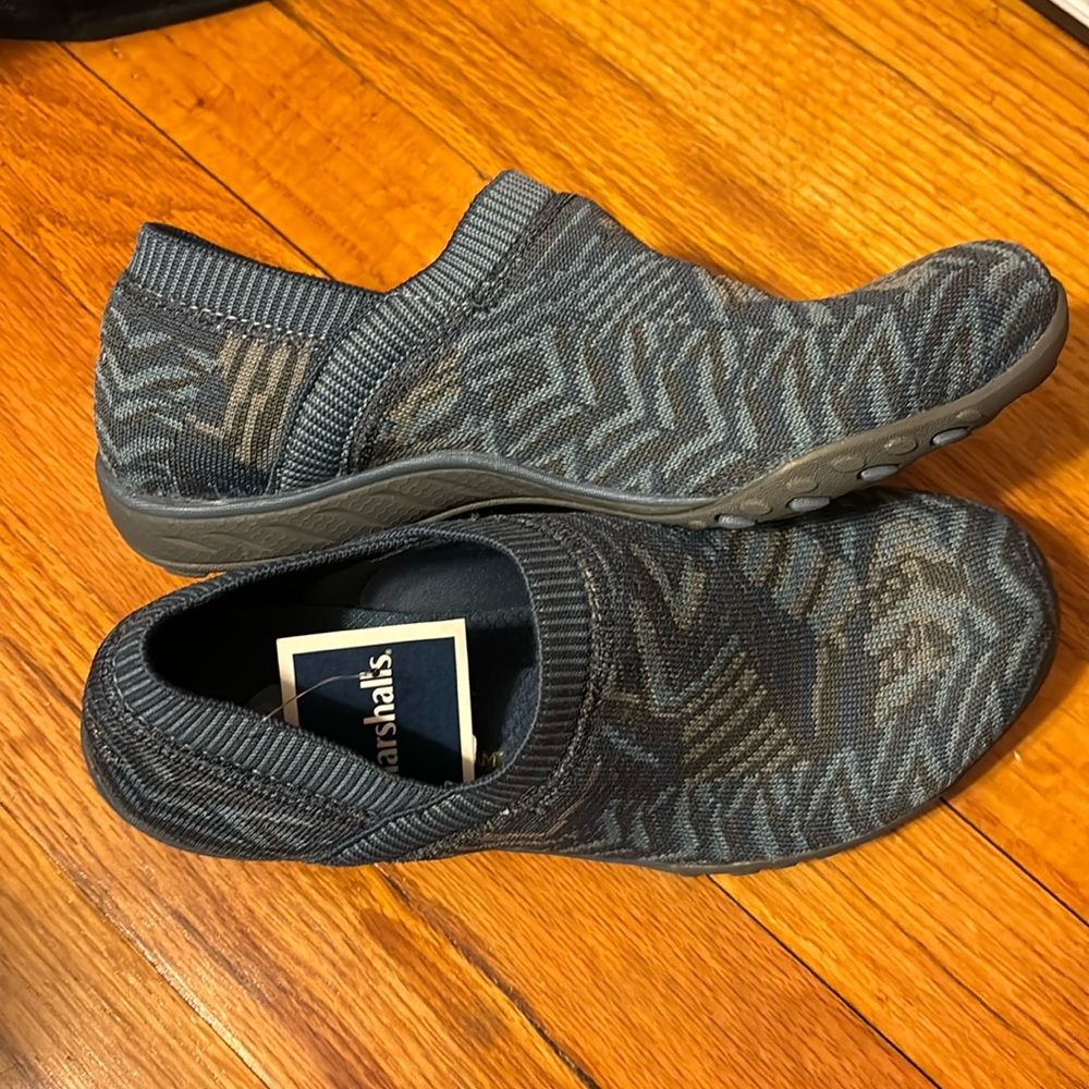 Skechers slip on relaxed fit sneakers size 6.5